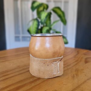 Mate criollo con virola lisa en base cuero crudo
